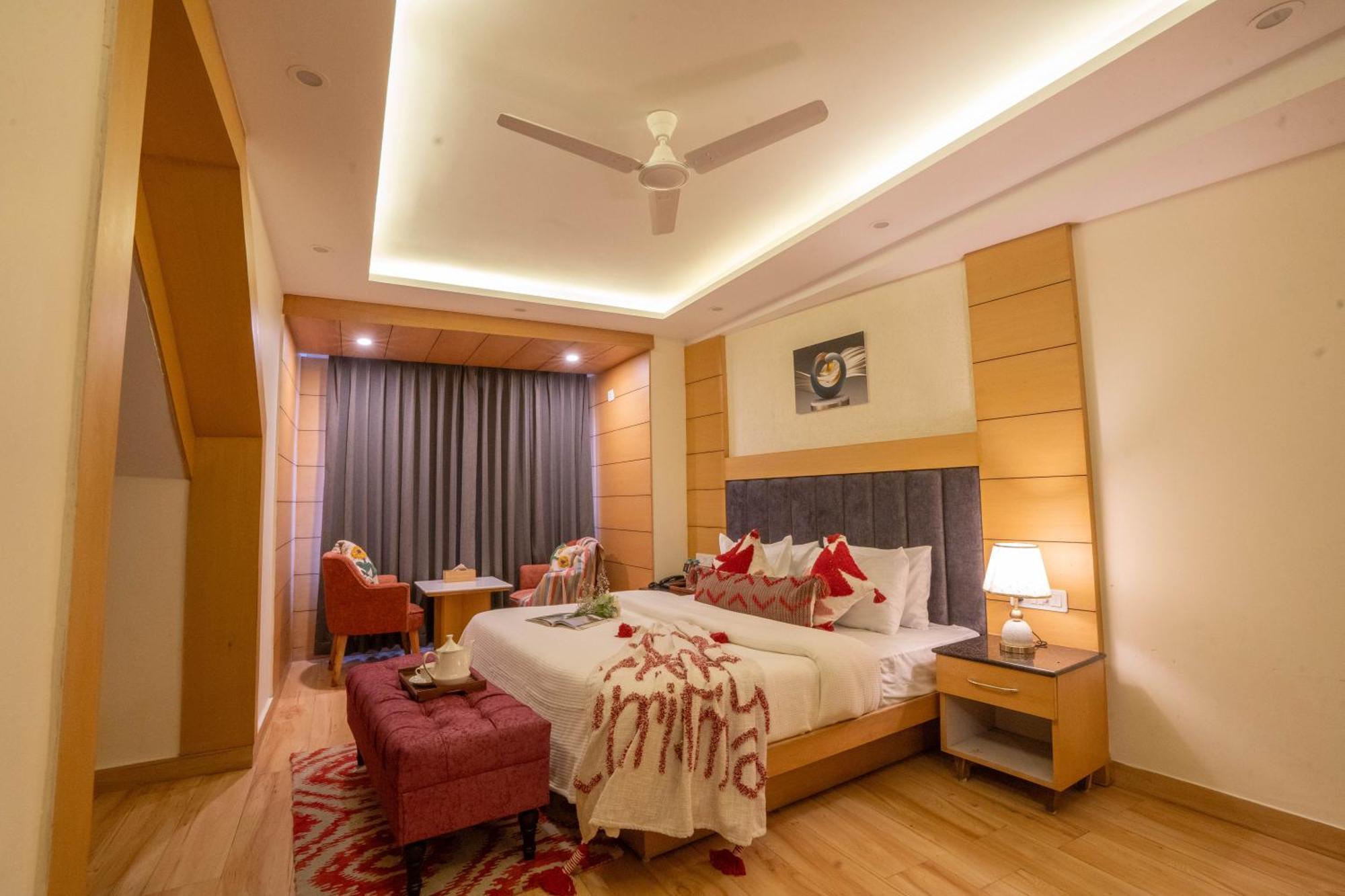 Perfectstayz Premium At Mall Road 무소리에 외부 사진