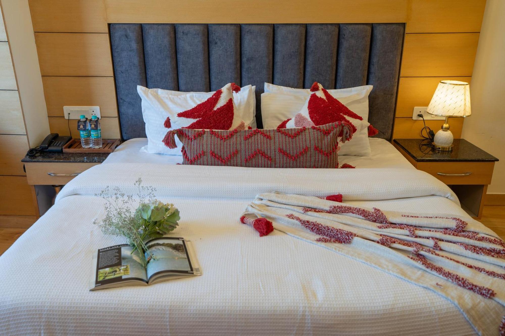 Perfectstayz Premium At Mall Road 무소리에 외부 사진