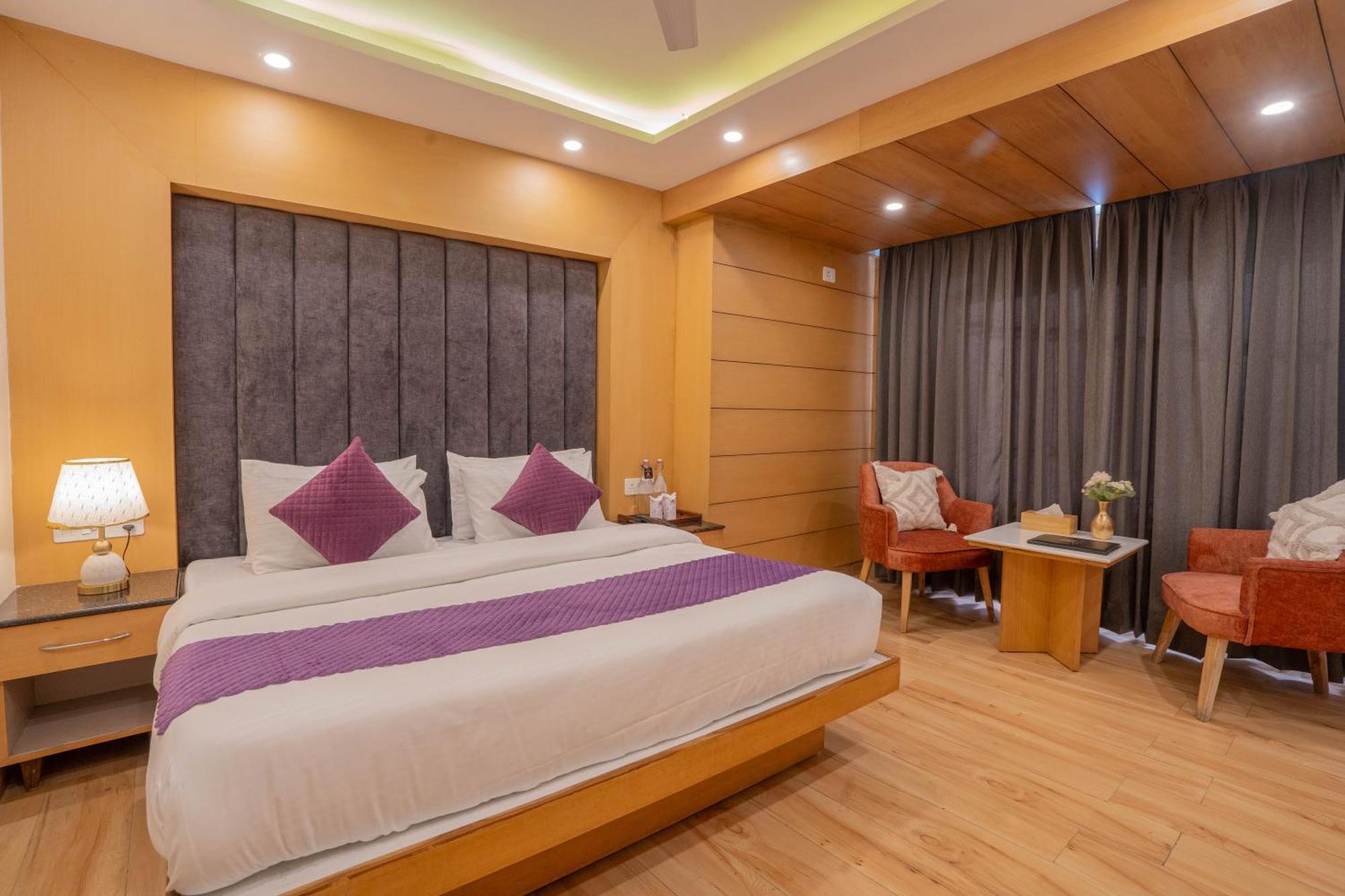 Perfectstayz Premium At Mall Road 무소리에 외부 사진