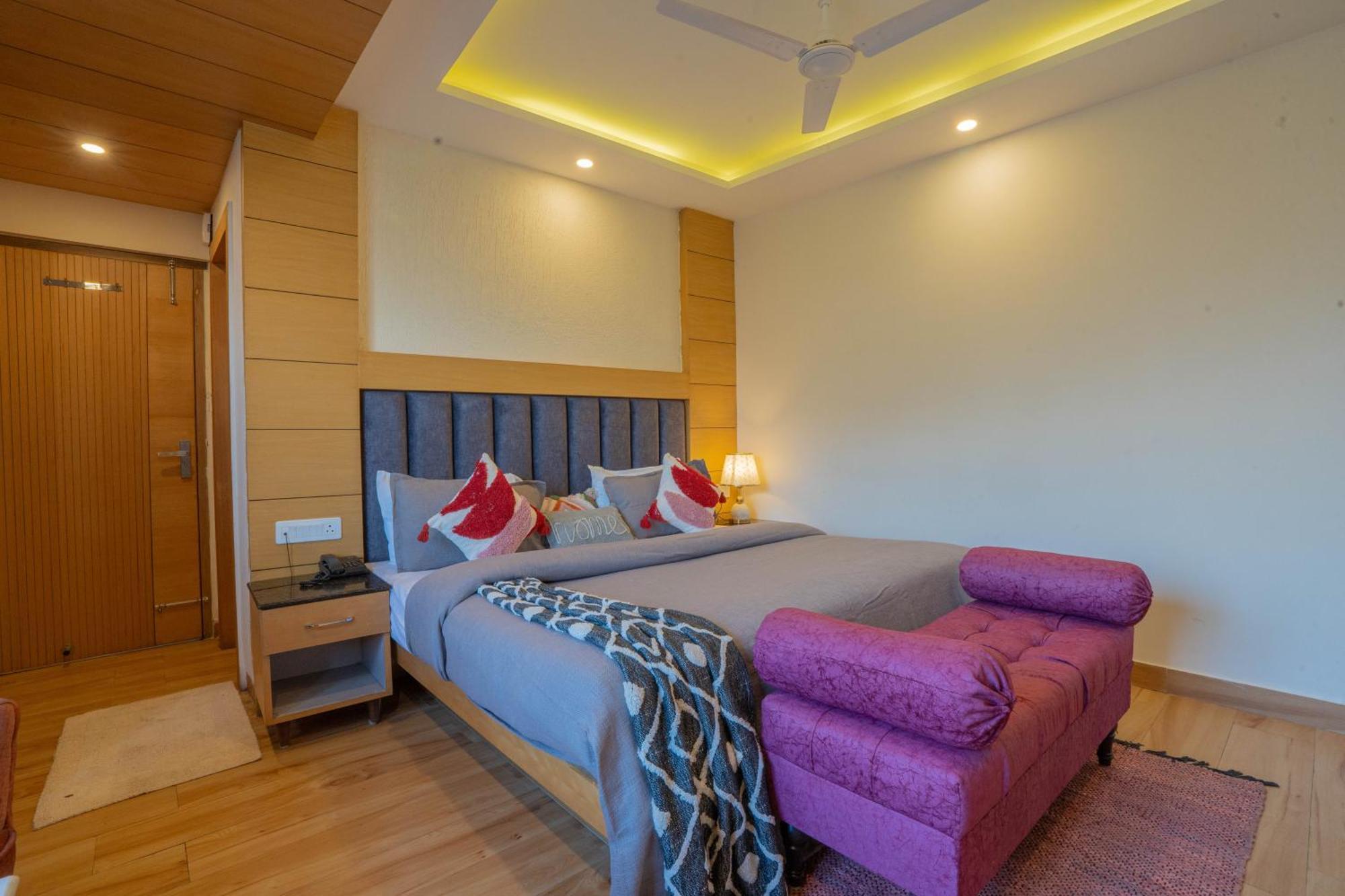 Perfectstayz Premium At Mall Road 무소리에 외부 사진