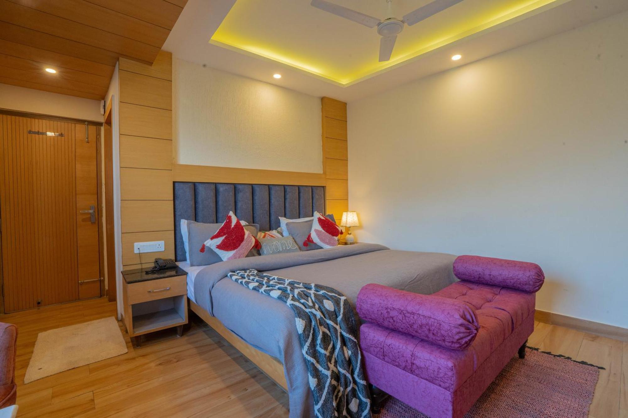 Perfectstayz Premium At Mall Road 무소리에 외부 사진